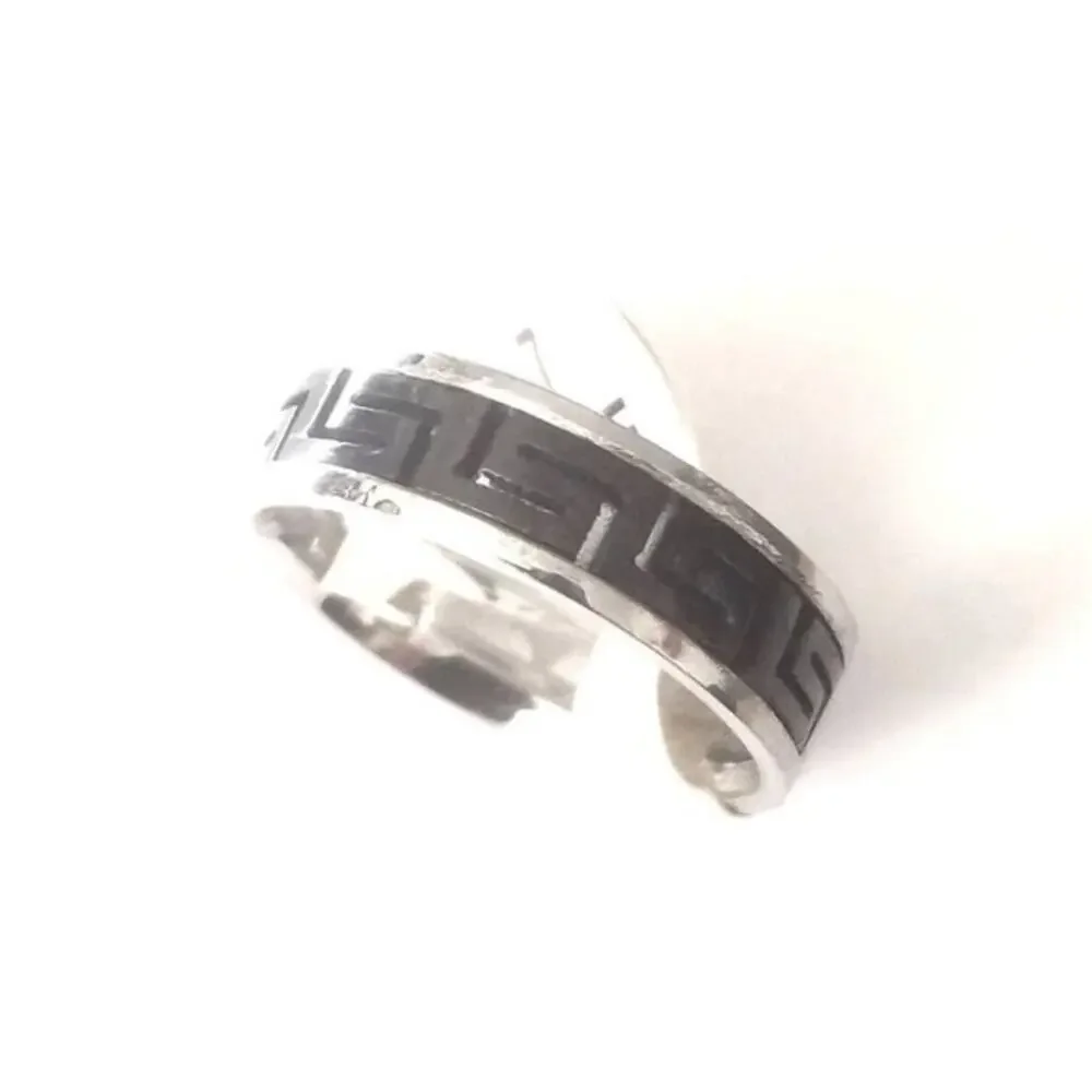 New‎ silver/black ring size 9